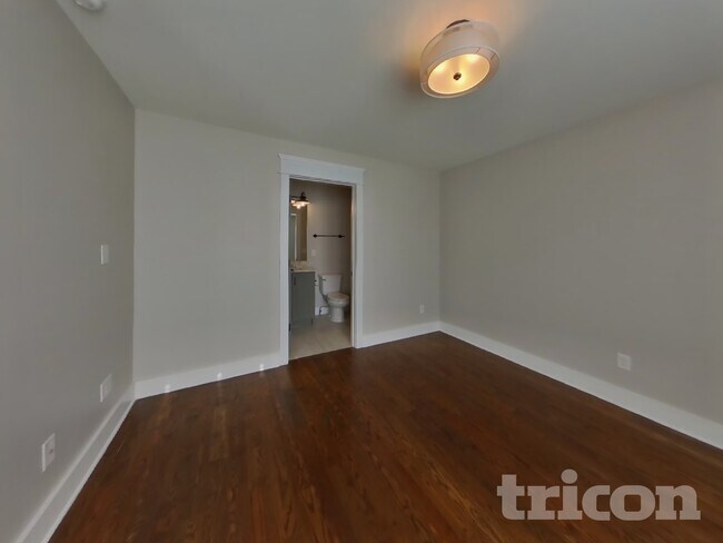 Building Photo - 1214 Hillwood Private Cove