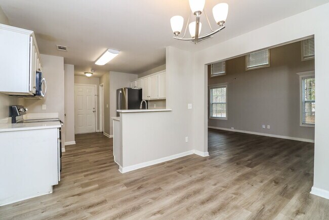 Building Photo - 5701 Castlebrook Dr