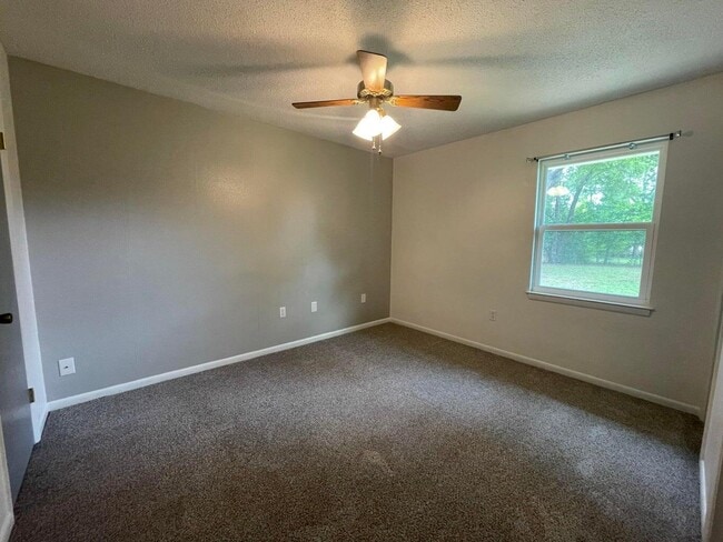 Building Photo - 122 Hillwood Dr