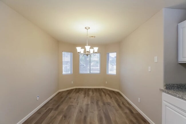 Building Photo - 816 E Ardmore Rd