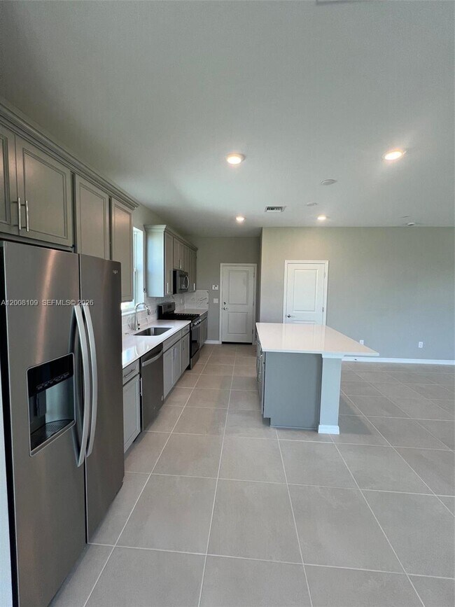 Building Photo - 12222 SW Myrtle Oak Dr