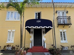 Building Photo - 124 Mendoza Ave