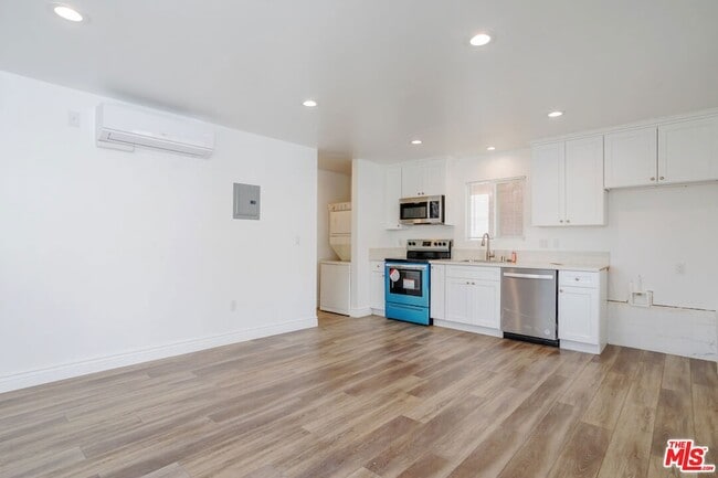 Building Photo - 1789 1/2 Atchison Street Unit