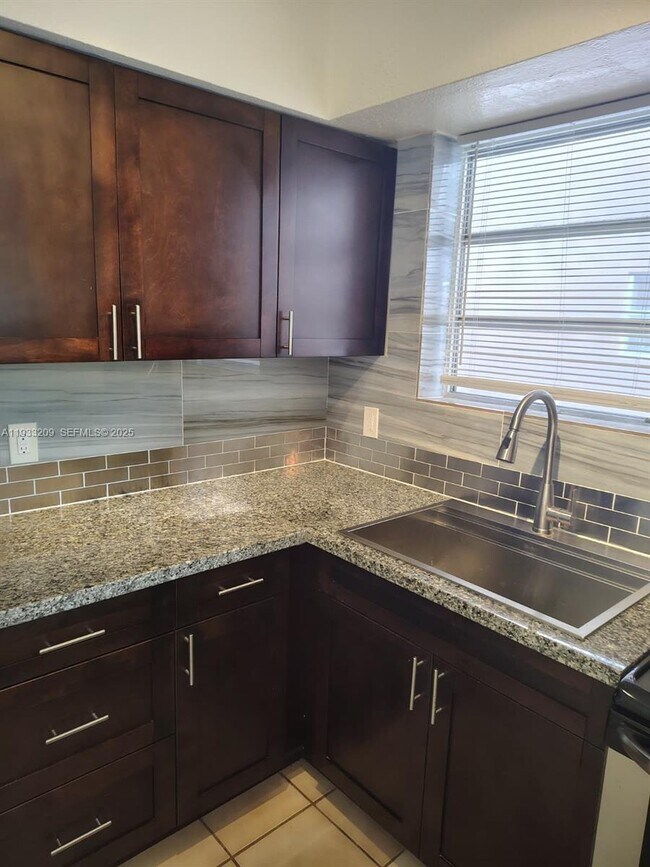 Building Photo - 521 NE 62nd St