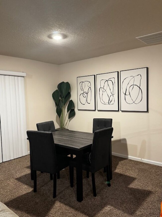 Building Photo - Awesome 4/2 Located in Desirable Yulee Area Nassau County Priced to rent and won't last long!