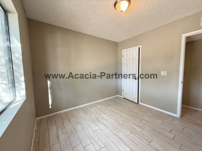 Building Photo - Four Bedroom Home Located in East Tucson Neighborhood