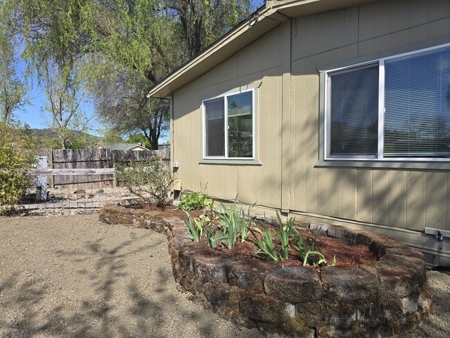 Building Photo - 2097 Castle Ave