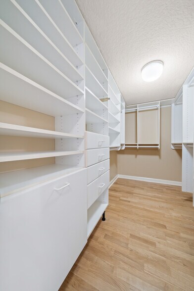 Large Walk-in Closet - 2220 Front St