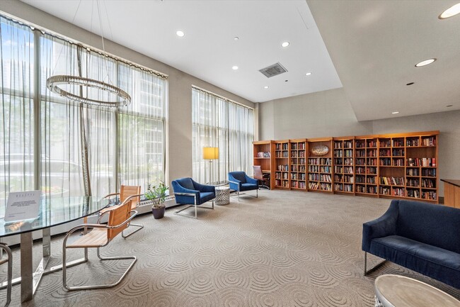 Building Photo - 420 E Waterside Dr