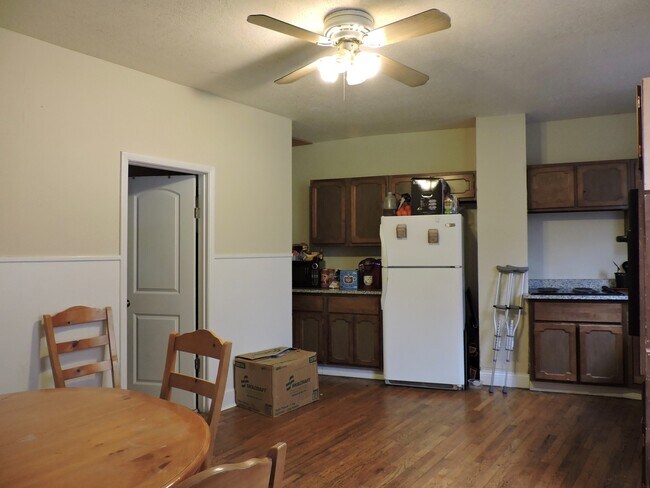 Primary Photo - 110 Lyon St