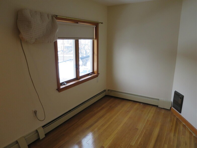 Building Photo - 10 Windsor Rd