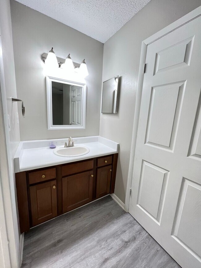 Building Photo - Renovated 1BR/1BA Ortega Farms Apartment