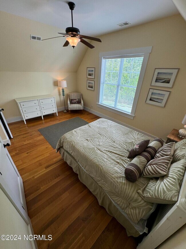 Building Photo - 819 Meadowsweet Ln