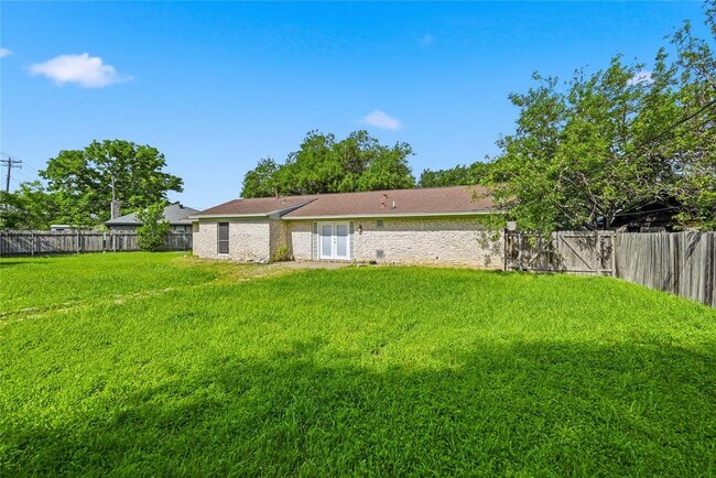 Building Photo - 5503 Basswood Ln