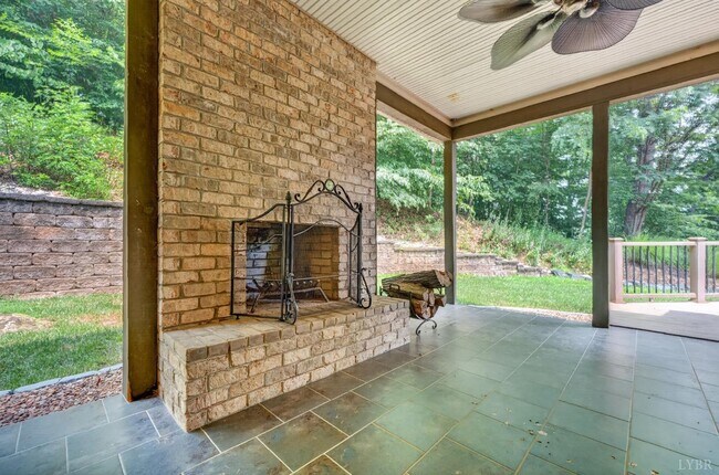 Building Photo - 237 Golf Course Trail