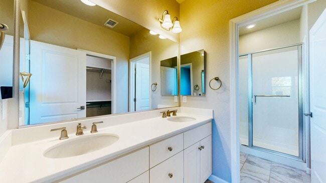 Building Photo - Rare Santa Rosa Four Bedroom house in Desi...