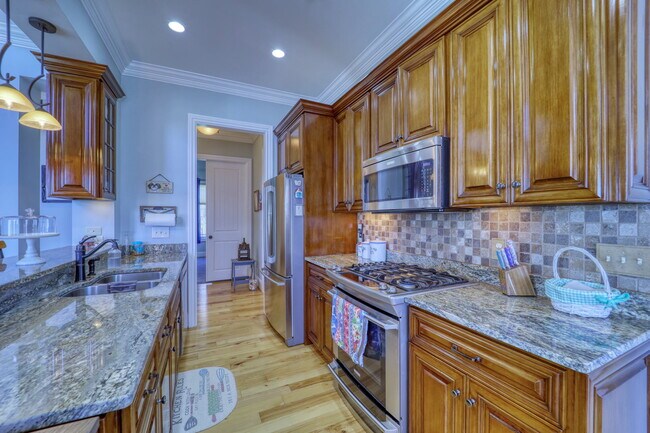 Building Photo - 137 N Ridge Ln