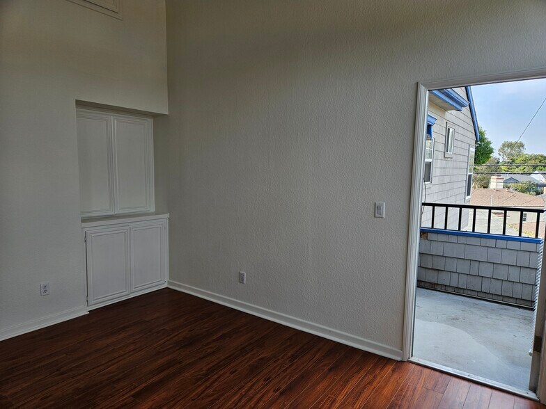 Den / Dining space Cabinet - 11829 Gateway Blvd