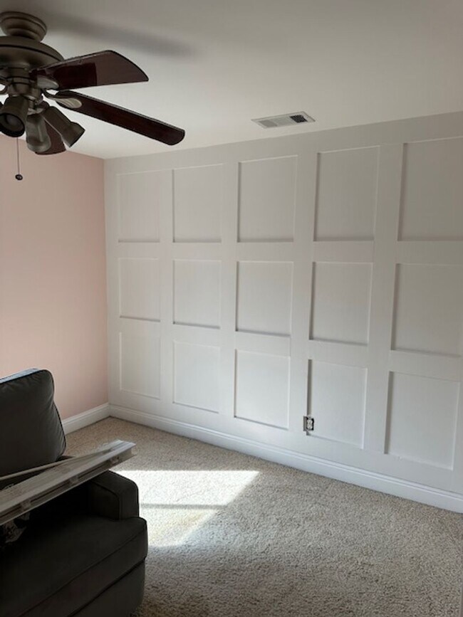 Building Photo - 4 Bedroom House Rosedale Area!!