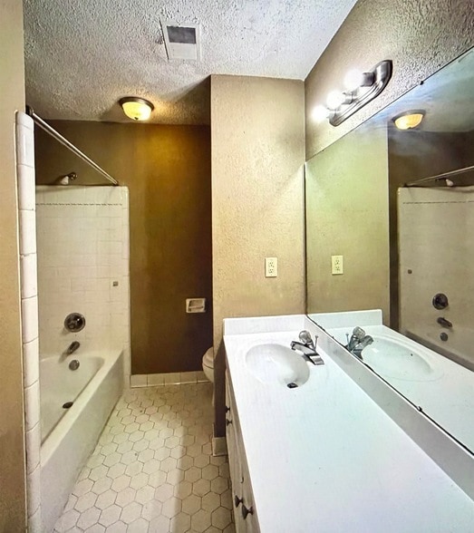 Building Photo - 4331 Crimson Leaf Cove