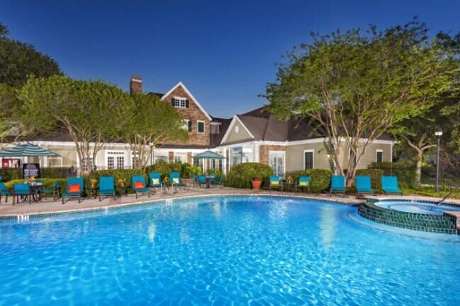 Building Photo - 1 bedroom in San Antonio TX 78230