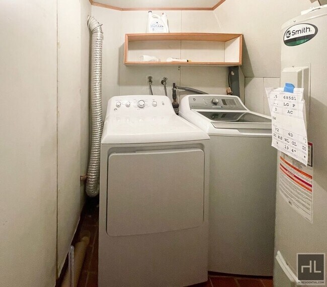 Building Photo - 480 West Broadway