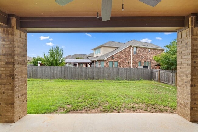 Building Photo - 221 Mandana St