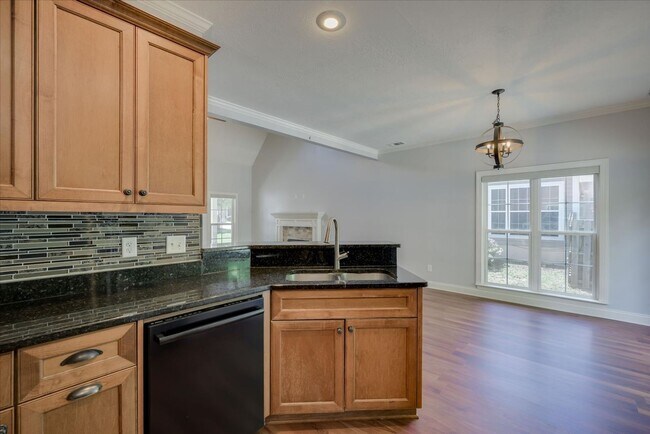 Building Photo - 4122 Chastain Dr