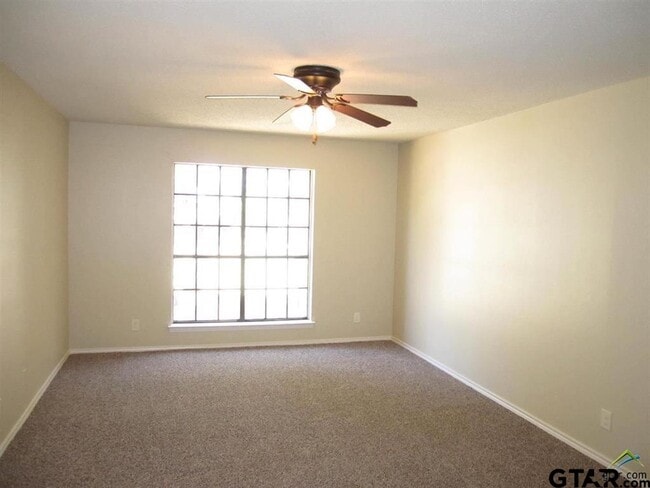 Building Photo - 323 Top Hill Dr