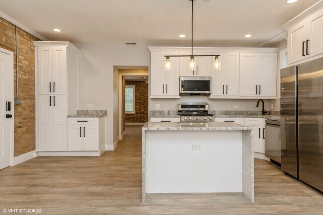 Building Photo - 6410 S Minerva Ave
