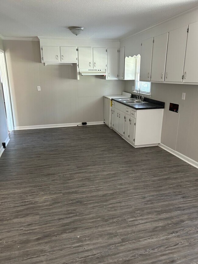 Building Photo - 1529 Charter Dr