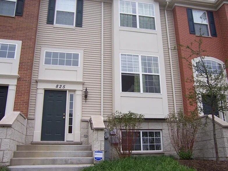 Building Photo - 825 Lewisburg Ln