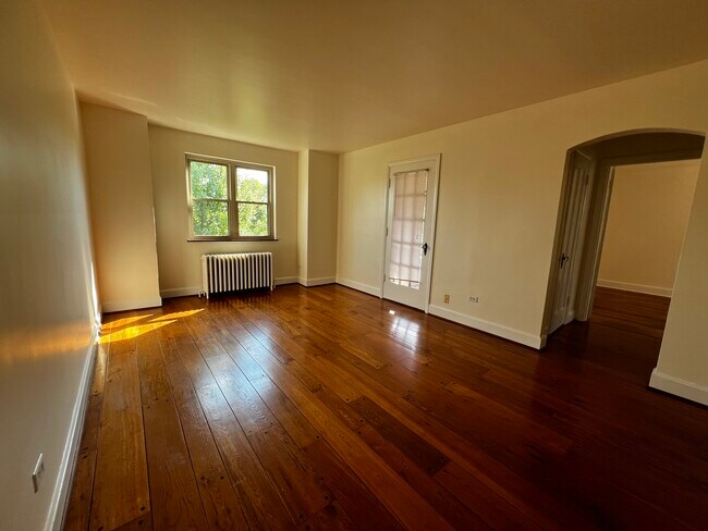 Living Room - 4912 Relleum Avenue