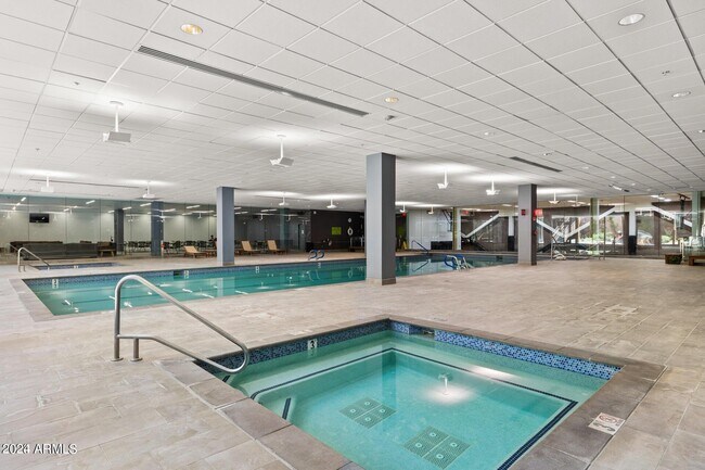 Building Photo - 7117 E Rancho Vista Dr