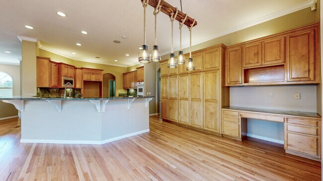 Building Photo - Gorgeous Home with private yards, large de...