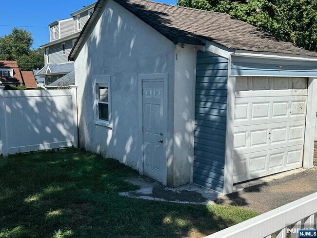Building Photo - 39 Van Buskirk Rd