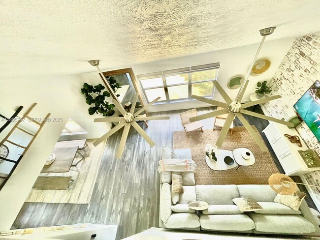 Building Photo - 4700 Regina Dr