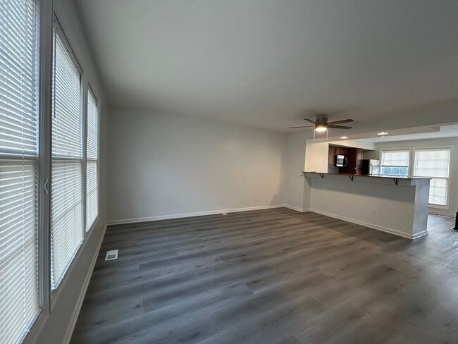 Building Photo - 658 Corsica Ave