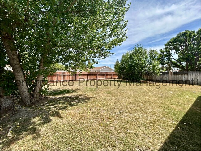 Building Photo - Newly Remodeled 4 Bed/2 Bath SW Bakersfiel...