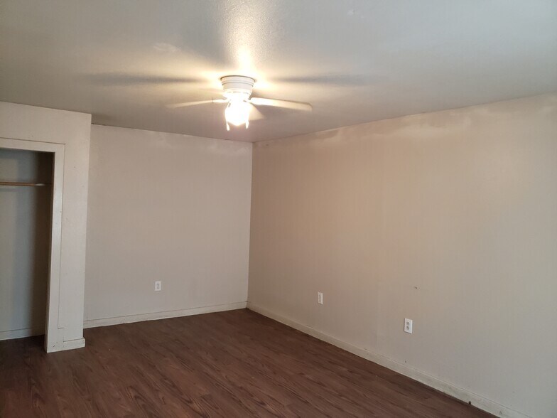 Building Photo - 629 W Nettie Ave