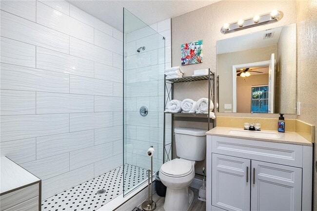 Building Photo - 113 W Adalee St