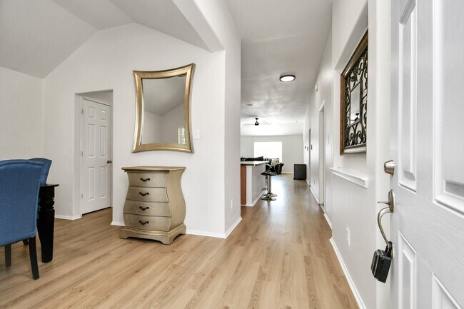 Building Photo - 19931 Roycroft Ln