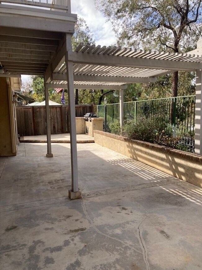 Building Photo - 19 Spring View Way