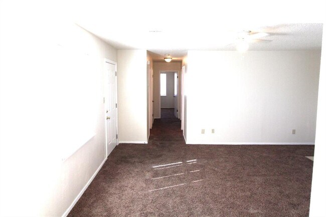 Building Photo - 304 Chalmette Dr