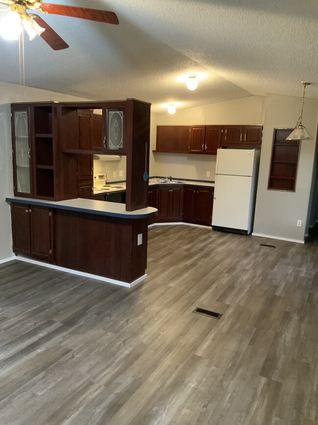 Building Photo - 253 Pebble Rock Cir