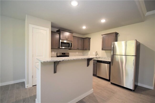 Building Photo - 422 Rineel Ave