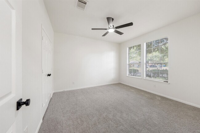 Building Photo - 923 Shirefield Ln