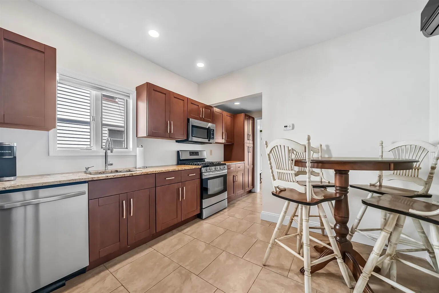 Building Photo - 90 Union Ave