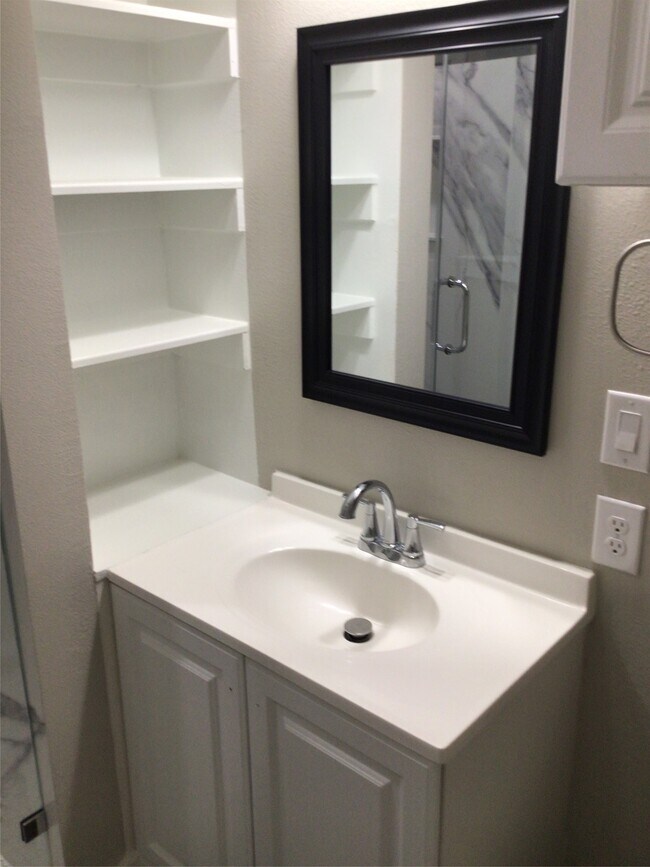 Building Photo - 2109 Marnel Rd