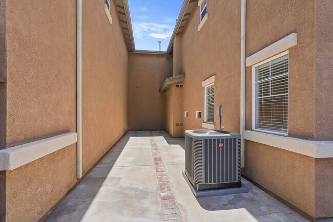 Building Photo - 39908 Millbrook Way